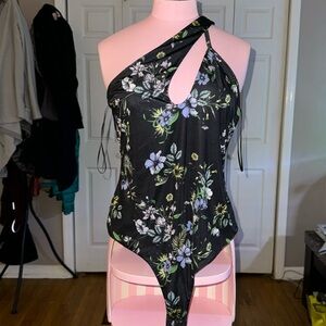 💫NWT- AFRM Floral Bodysuit💫